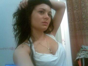 Public Photo of elyselvaggia33